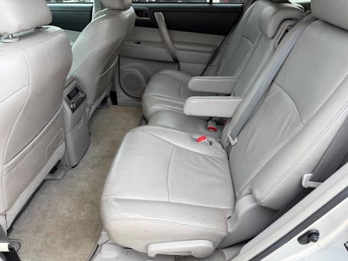 Used 2010 Toyota Highlander SE image 16