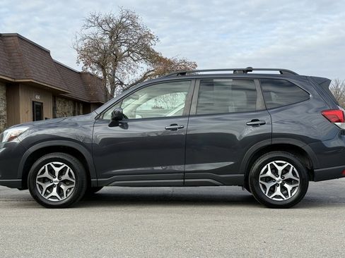 Used 2019 Subaru Forester Premium image 2