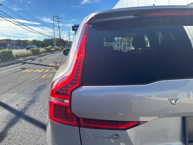 Certified 2025 Volvo XC60 B5 Plus AWD/4WD image 10