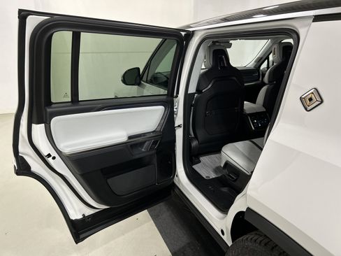 Used 2024 Rivian R1S Adventure AWD/4WD image 17