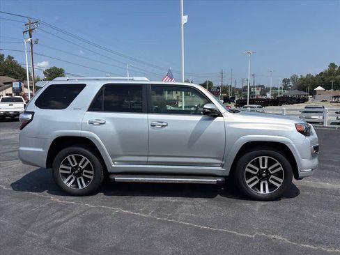 Used 2018 Toyota 4Runner Limited AWD/4WD image 2