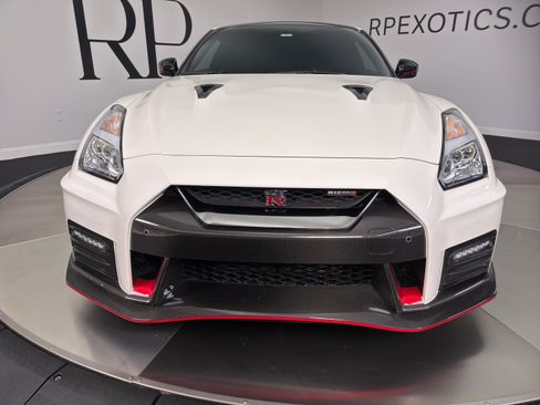 Used 2021 Nissan GT-R NISMO AWD/4WD image 12