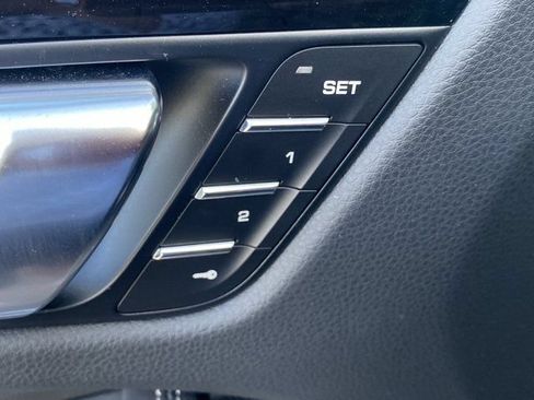 Used 2025 Porsche Macan AWD/4WD image 17