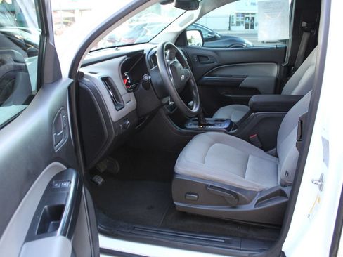 Used 2018 Chevrolet Colorado W/T w/ WT Convenience Package RWD image 9