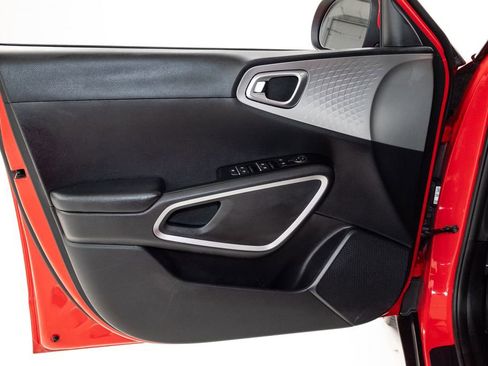 Used 2020 Kia Soul LX FWD image 9