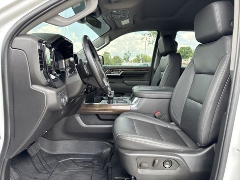 Used 2022 Chevrolet Silverado 1500 RST w/ Convenience Package II AWD/4WD image 16