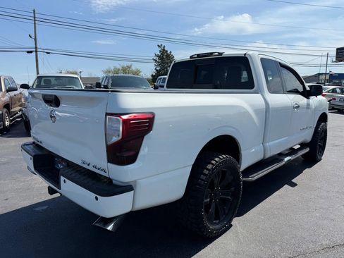 Used 2018 Nissan Titan SV w/ SV Convenience Package image 3