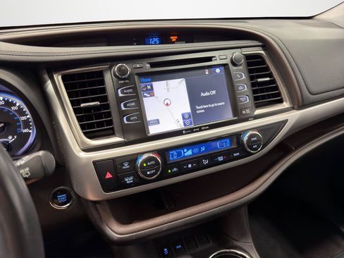 Used 2016 Toyota Highlander XLE FWD image 18