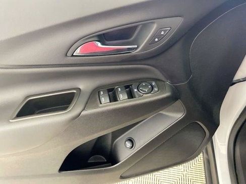 Used 2023 Chevrolet Equinox LT FWD image 30