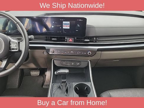 Used 2025 Kia Carnival FWD image 11