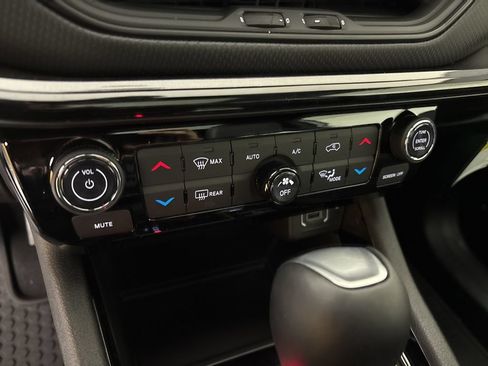 New 2026 Jeep Compass Latitude w/ Sun and Sound Group AWD/4WD image 29