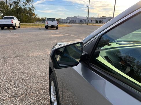 Used 2024 GMC Terrain SLE image 11