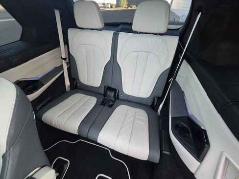 Used 2023 BMW X7 M60i image 35