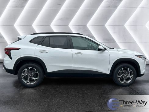 New 2026 Chevrolet Trax LT w/ Driver Confidence Package FWD image 6