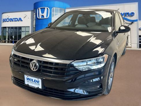 Used 2019 Volkswagen Jetta R-Line image 4