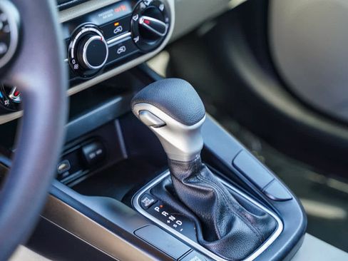 Used 2023 Kia Soul LX image 16