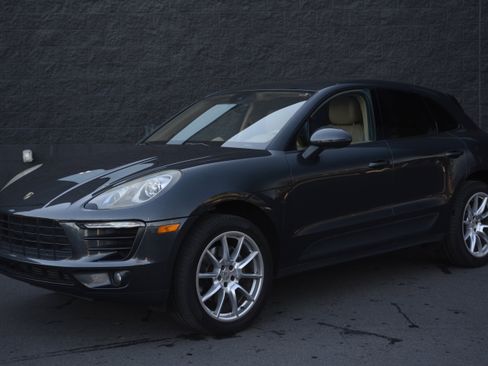 Used 2017 Porsche Macan image 43