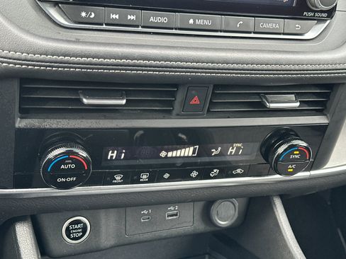 Used 2023 Nissan Rogue SV image 19