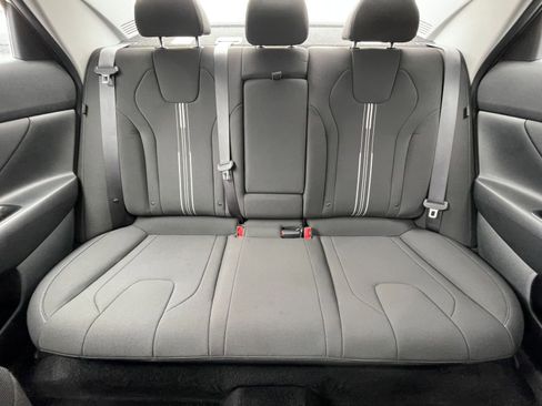 Used 2025 Hyundai Elantra SEL image 38