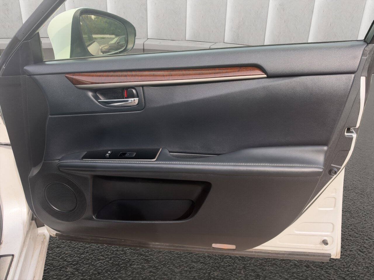 Used 2016 Lexus ES 350 w/ Premium Package w/Wood Trim FWD image 12