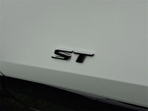 Certified 2025 Buick Encore GX Sport Touring w/ Comfort Package image 31