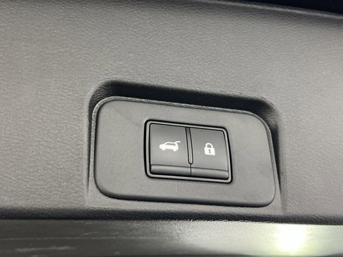 Used 2025 Nissan Rogue SV image 27