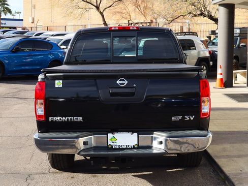 Used 2018 Nissan Frontier SV image 11