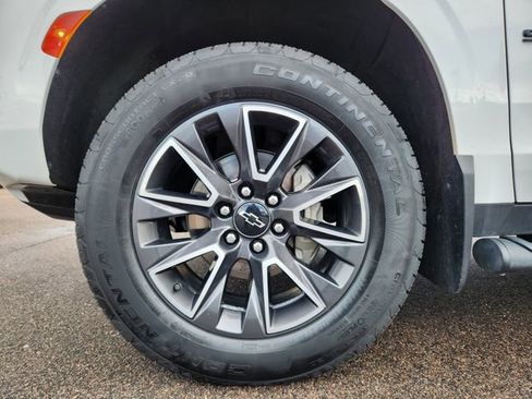 Used 2022 Chevrolet Suburban Z71 w/ Z71 Off-Road Package AWD/4WD image 18