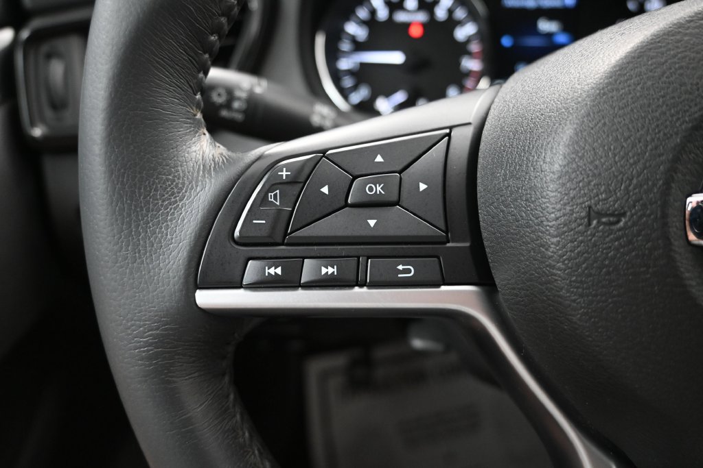 Used 2017 Nissan Rogue SV w/ Midnight Edition AWD/4WD image 25