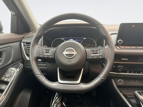 Used 2023 Nissan Rogue SV w/ SV Premium B Package image 12