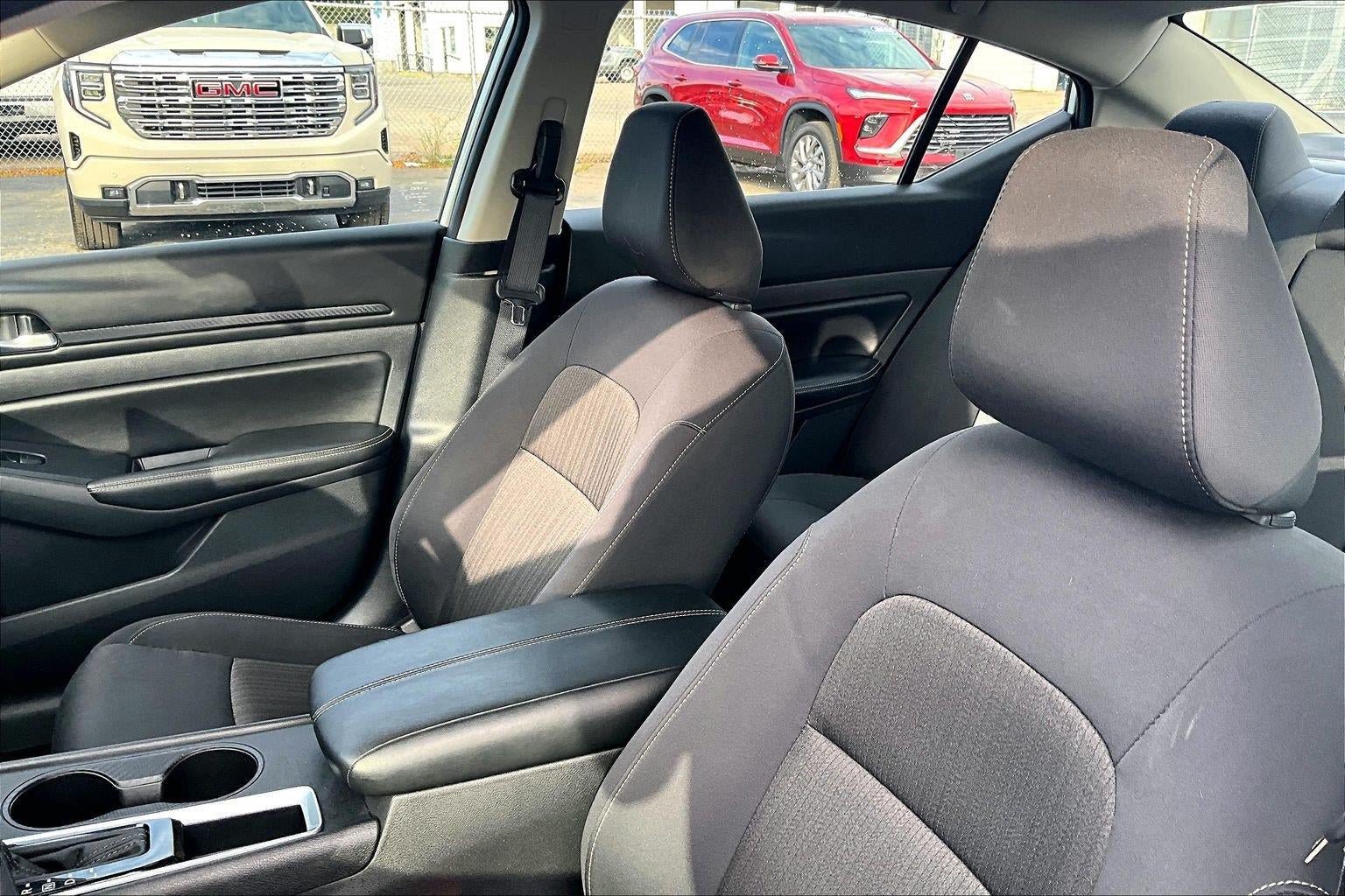 Used 2025 Nissan Altima 2.5 SV FWD image 23
