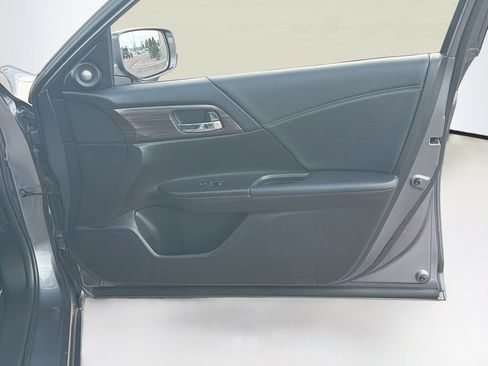 Used 2017 Honda Accord EX-L image 30
