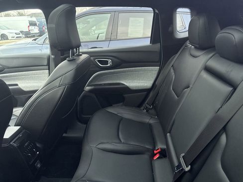 Used 2024 Jeep Compass Latitude w/ Sun and Sound Group image 9