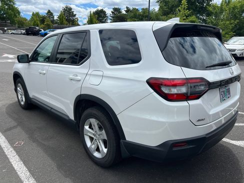 Used 2023 Honda Pilot LX image 4