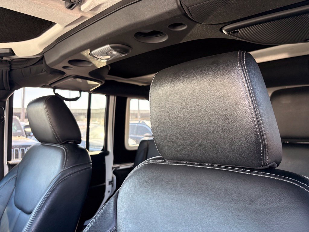 Used 2018 Jeep Wrangler Unlimited Sahara AWD/4WD image 22
