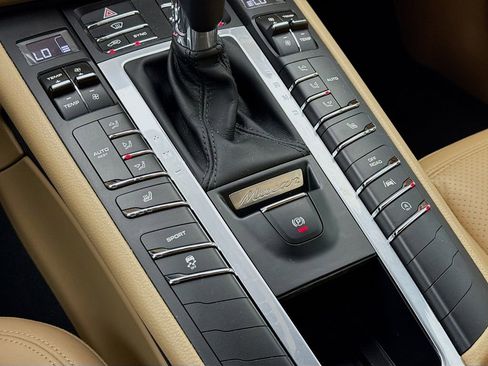Certified 2018 Porsche Macan S AWD/4WD image 21