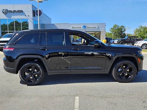 New 2025 Jeep Grand Cherokee Limited w/ Luxury Tech Group II RWD image 15