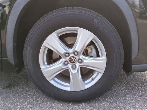 Used 2022 Toyota Highlander LE FWD image 11