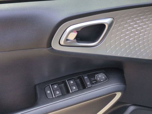 Used 2022 Kia Soul LX w/ Technology Package FWD image 10
