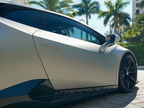 Used 2020 Lamborghini Huracan EVO image 26