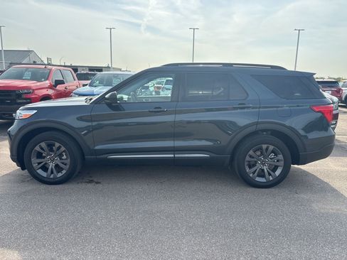 Used 2024 Ford Explorer XLT w/ Equipment Group 202A AWD/4WD image 2