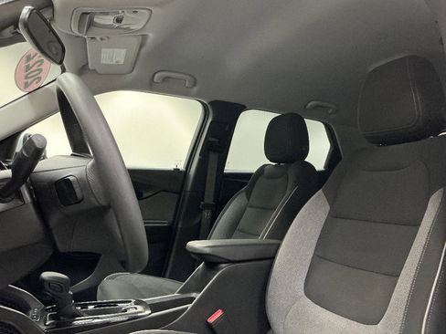 Used 2022 Chevrolet TrailBlazer LT w/ Convenience Package FWD image 9