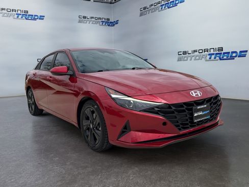 Used 2023 Hyundai Elantra SEL w/ Cargo Package image 3