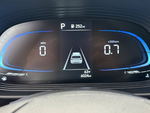 Used 2024 Hyundai Venue SEL image 29