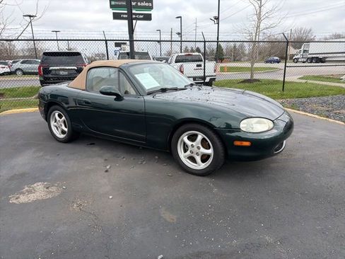 Used 1999 MAZDA MX-5 Miata RWD image 2