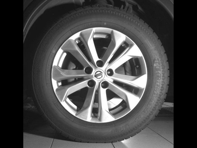 Used 2016 Nissan Rogue SV FWD image 25