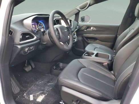 New 2026 Chrysler Voyager LX image 17