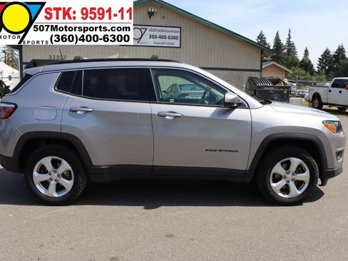 Used 2018 Jeep Compass Latitude w/ Popular Equipment Group AWD/4WD image 9
