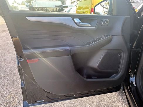 Certified 2024 Ford Escape SE w/ PHEV Premium Package image 38