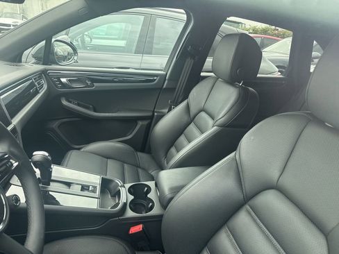 Certified 2026 Porsche Macan AWD/4WD image 7